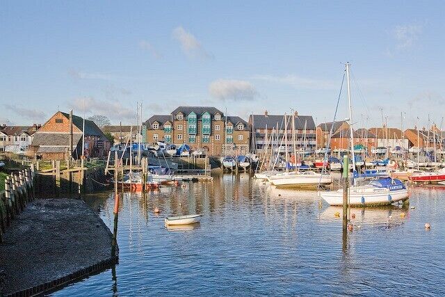 Eling Creek and causeway Looking along the downstream side of the causeway, across the creek, to the museum on Eling Lane.