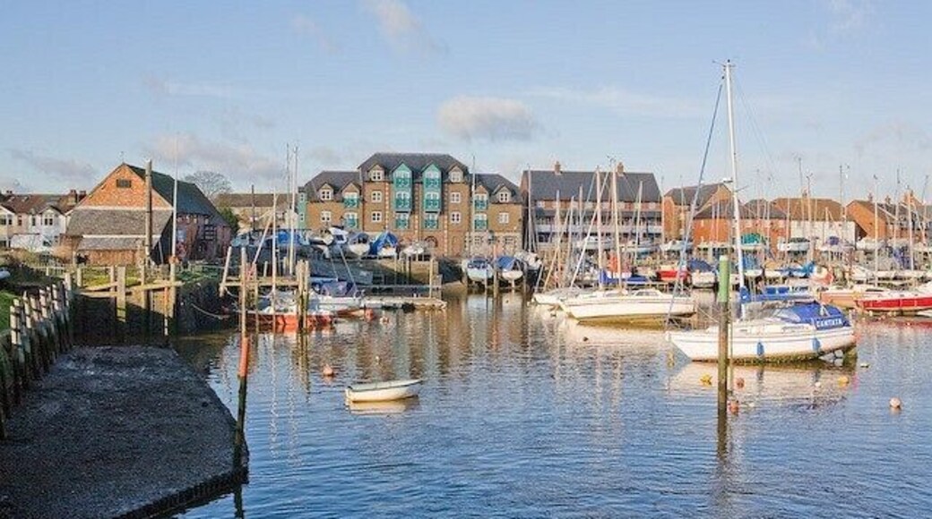 Eling Creek and causeway Looking along the downstream side of the causeway, across the creek, to the museum on Eling Lane.