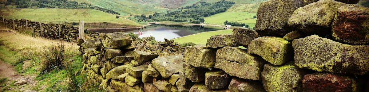 Walk from The Clarence pub in Greenfield round and up Alderman Hill and down to Dovestones, Yeoman Hey and Greenfield Reservoirs #takeahike