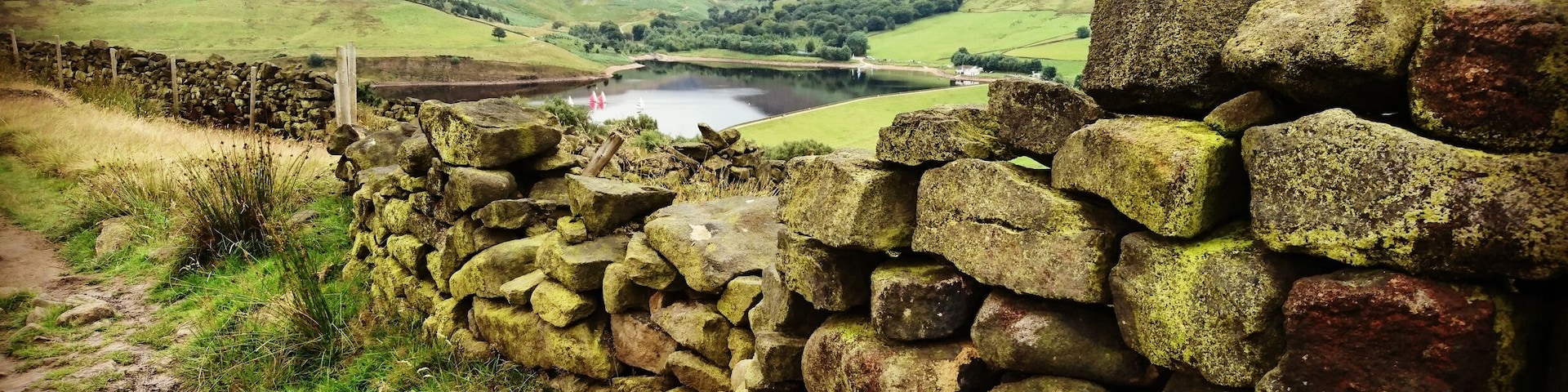 Walk from The Clarence pub in Greenfield round and up Alderman Hill and down to Dovestones, Yeoman Hey and Greenfield Reservoirs #takeahike