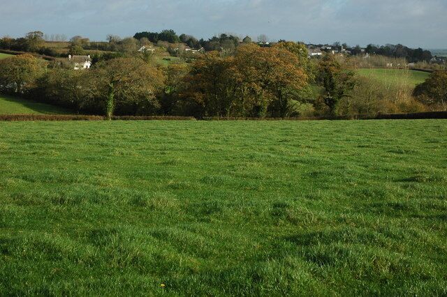 Approaching Zeal Monachorum Approaching Zeal Monachorum on a footpath across farmland from Wootton Top.