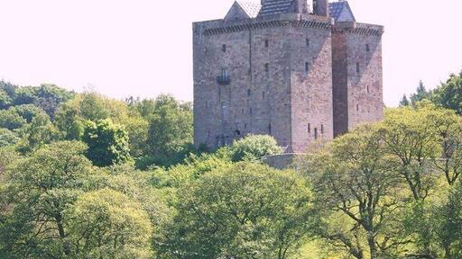 Borthwick Castle The Castle played host to many distinguished guests and Mary Queen of Scots enjoyed the hospitality of the Sixth Lord Borthwick on many occasions, including her honeymoon.