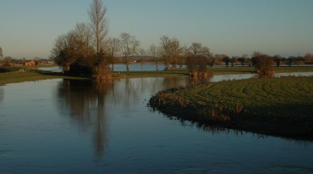 River Severn near Llandrinio - In flood 10 Dec' 2007