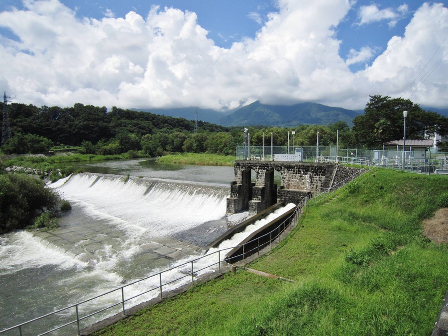 Kamanashigawa II power station Weir.