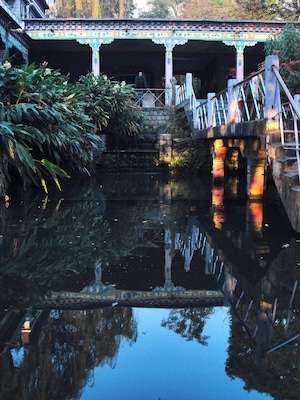 Enjoy the peaceful garden in Norbulingka Institute, and dive into traditional tibetan culture and style.
