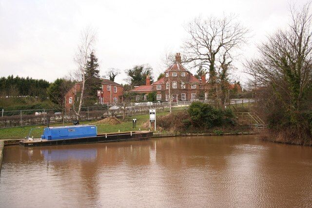 Drakeholes Moorings on the Chesterfield Canal at Drakeholes with the White Swan (formerly the Griff Inn) behind