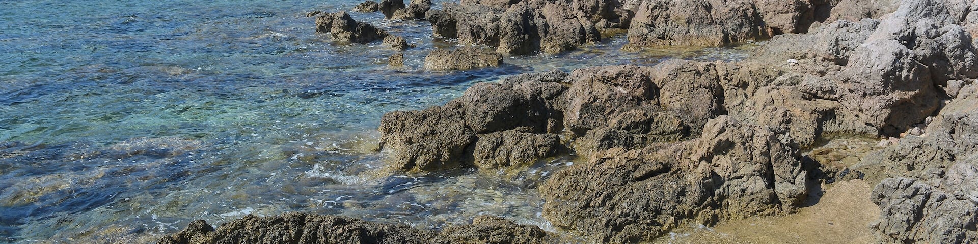 Cala Pedruscada is a former fishing village with pier in Capdepera (Mallorca).