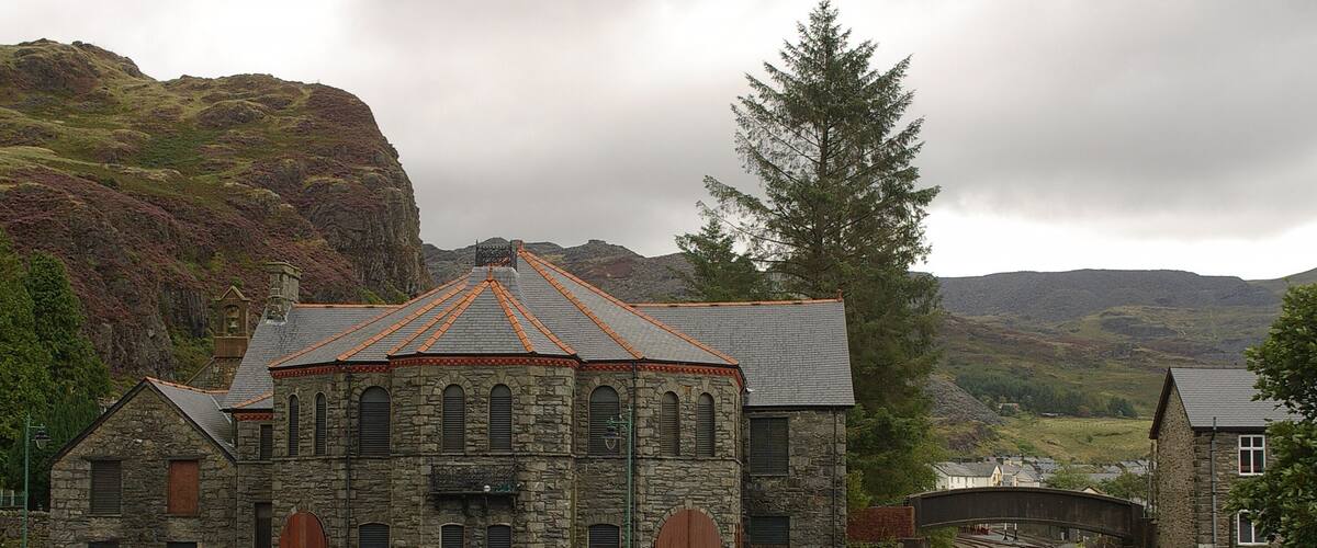 Looking east in to Blaenau Ffestiniog railway station.