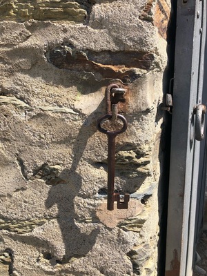 This is the key that opens the church of Saga: Iglesia de Santa Eugenia de Saga.
