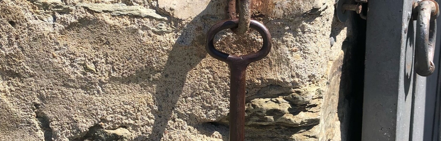 This is the key that opens the church of Saga: Iglesia de Santa Eugenia de Saga.
