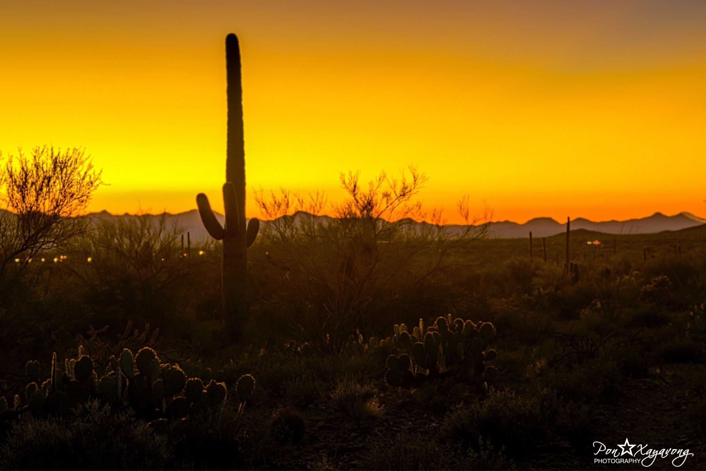 Gates pass overlook is the best place to stop by to watch da sunset at Tucson, Arizona 