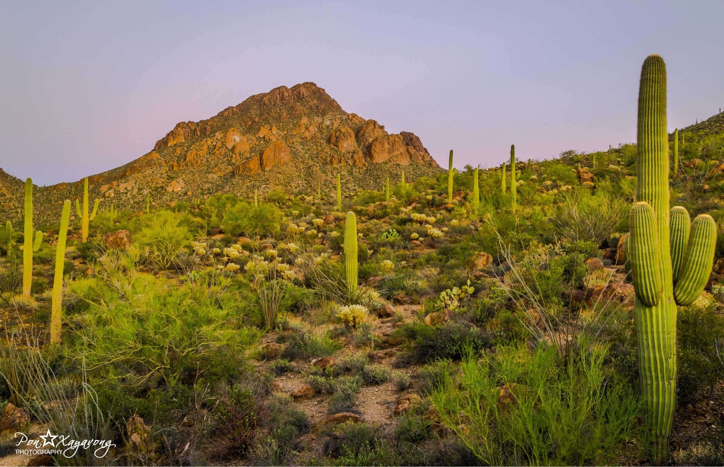 Gates pass overlook is the best place to stop by to watch da sunset at Tucson, Arizona 