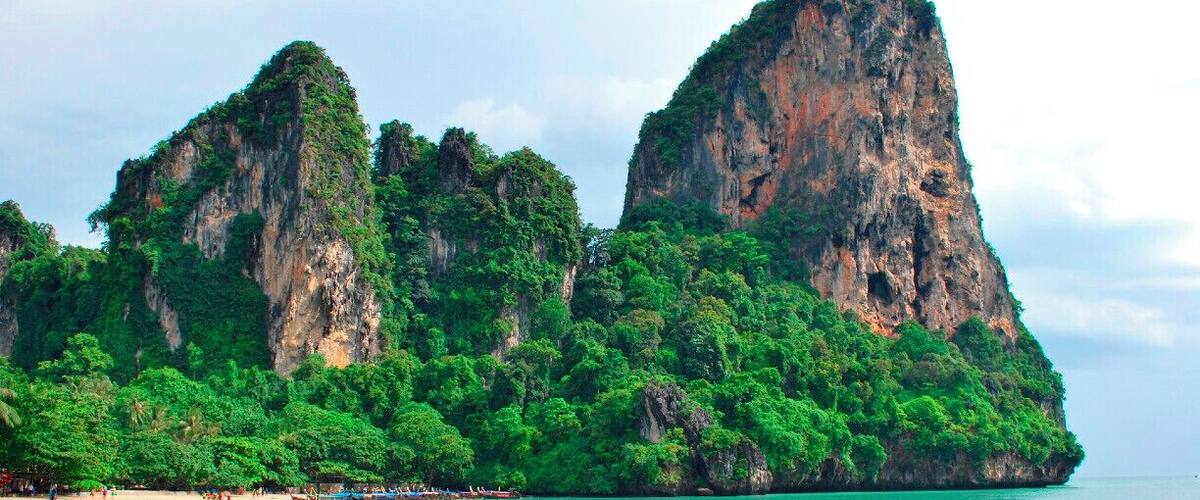 Had a lovely day relaxing, swimming and taking in all the spectacular views West Railay Beach, Krabi, Thailand has to offer. You can learn how to rock climb on the East side and be sure to take a walk to the hidden beach behind these peaks. Stunning.
#Beach