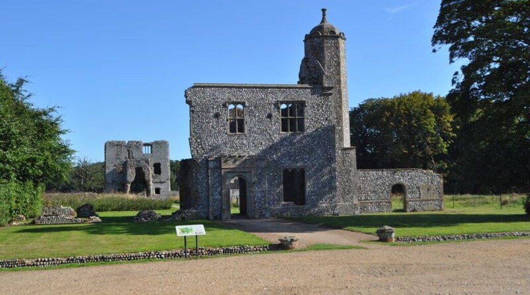 Baconsthorpe Castle, OS grid TG1238. Baconsthorpe Castle is a fortified manor house, now a ruin, to the north of the village of Baconsthorpe, Norfolk. It has been designated by English Heritage as a Grade I listed building, and is a Scheduled Ancient Monument.