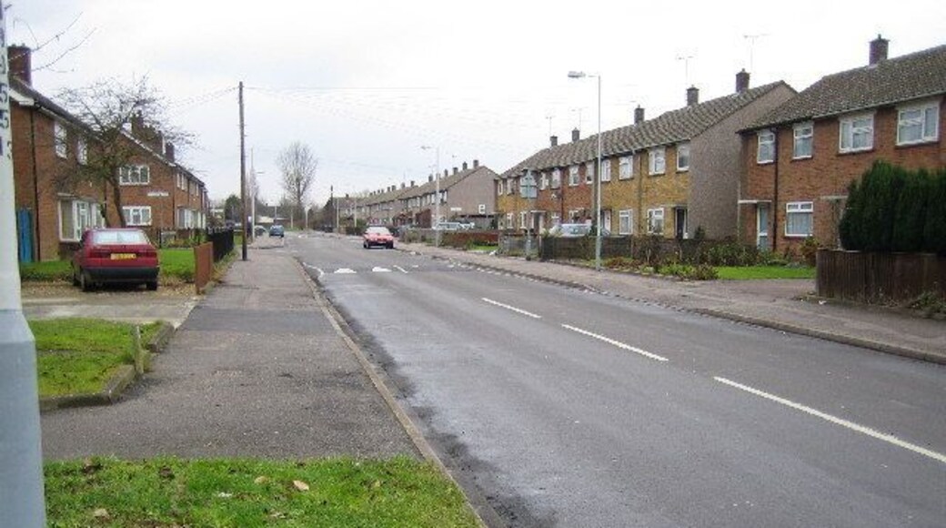 Luton: Hereford Road, Lewsey Farm. Viewed looking westwards from the junction with Pastures Way.