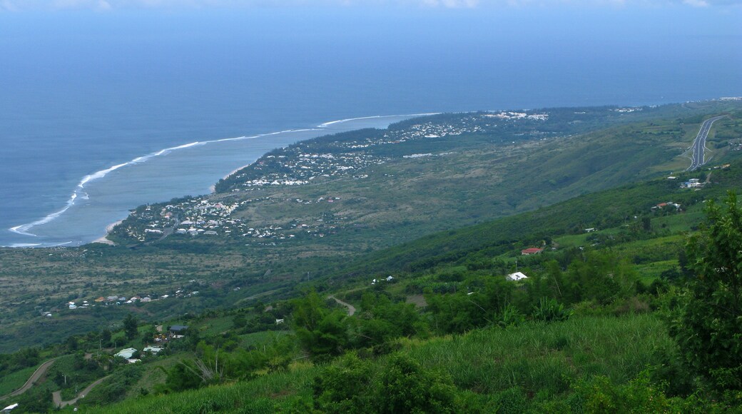 Les Trois Bassins / La Reunion: View over the west coast at La Saline les Bains and LErmitage les Bains; Shutterstock ID 1034526139; Purchase Order: SP-1394 HA Batch 3 Part 1; Order Number: ; Client/L