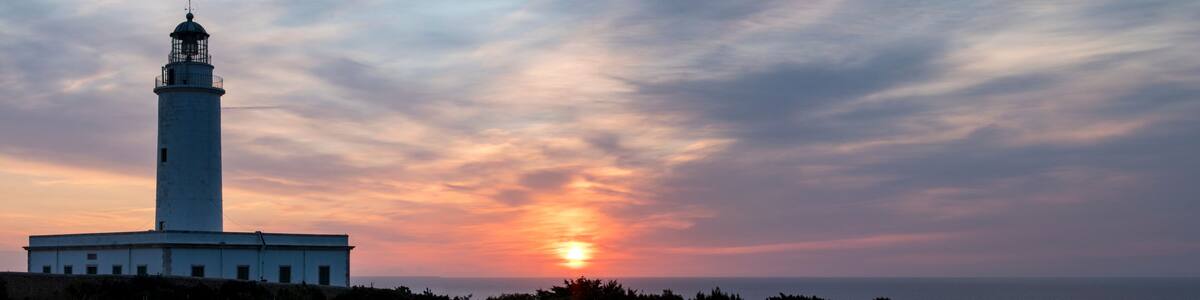 Paseando por el faro de cap de barbaria (Formentera-España)