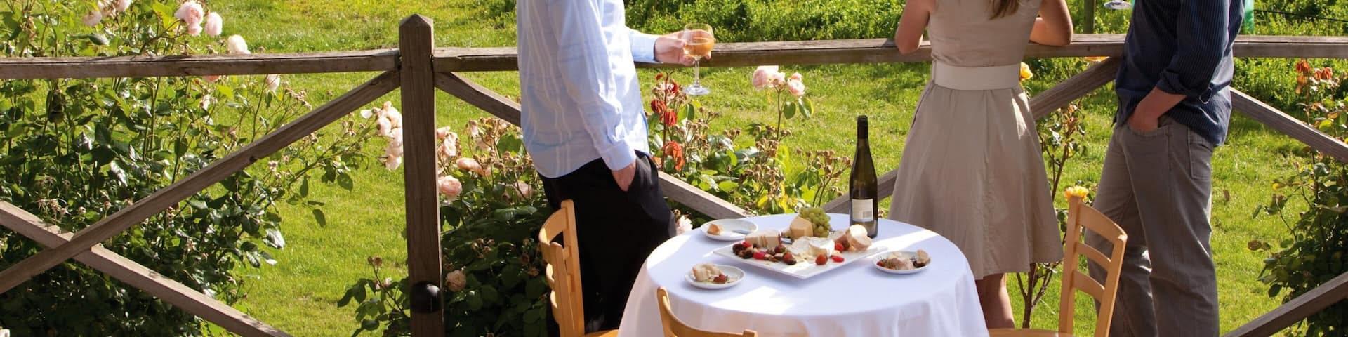 Tamar Valley featuring farmland as well as a small group of people