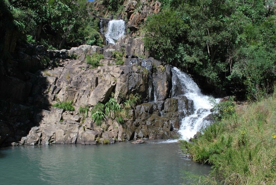 This waterfall is a hidden gem in the Drakensberg. The park and surrounding area has magnificent scenery, beautiful waterfalls/rivers and great trekking. Lotheni Nature Reserve is in the remote section of the Ukhahlamba Drakensberg mountains, South Africa.
There are many great walking trails, but be sure to get there early and plan accordingly as it is out of the way and you have to drive on dust roads with no gas/petrol stations for at least 40-70km.
We were told that the Jacobs ladder hike was about 2-3 hours round trip. Unfortunately we arrived too late in the day to do the hike, so instead we went swimming in the fresh water pools.
After talking with some locals, they directed us up stream where we found this lovely waterfall.
Absolutely breathtaking and what a surprise. We were the only people there to enjoy the lovely, cold mountain waters. There are three pools to this waterfall and the top pool was difficult to access due to the terrain.
If you do go to this area and enjoy hiking, waterfalls and all the natural beauty, be sure to give yourself some time so you can make the most of the area.
#Nationalpark