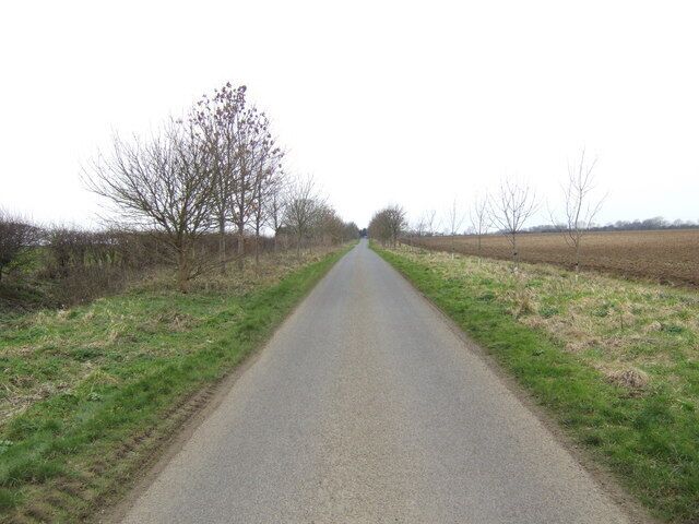 Snitterby Cliff Road In the dead-straight Lincolnshire fashion.