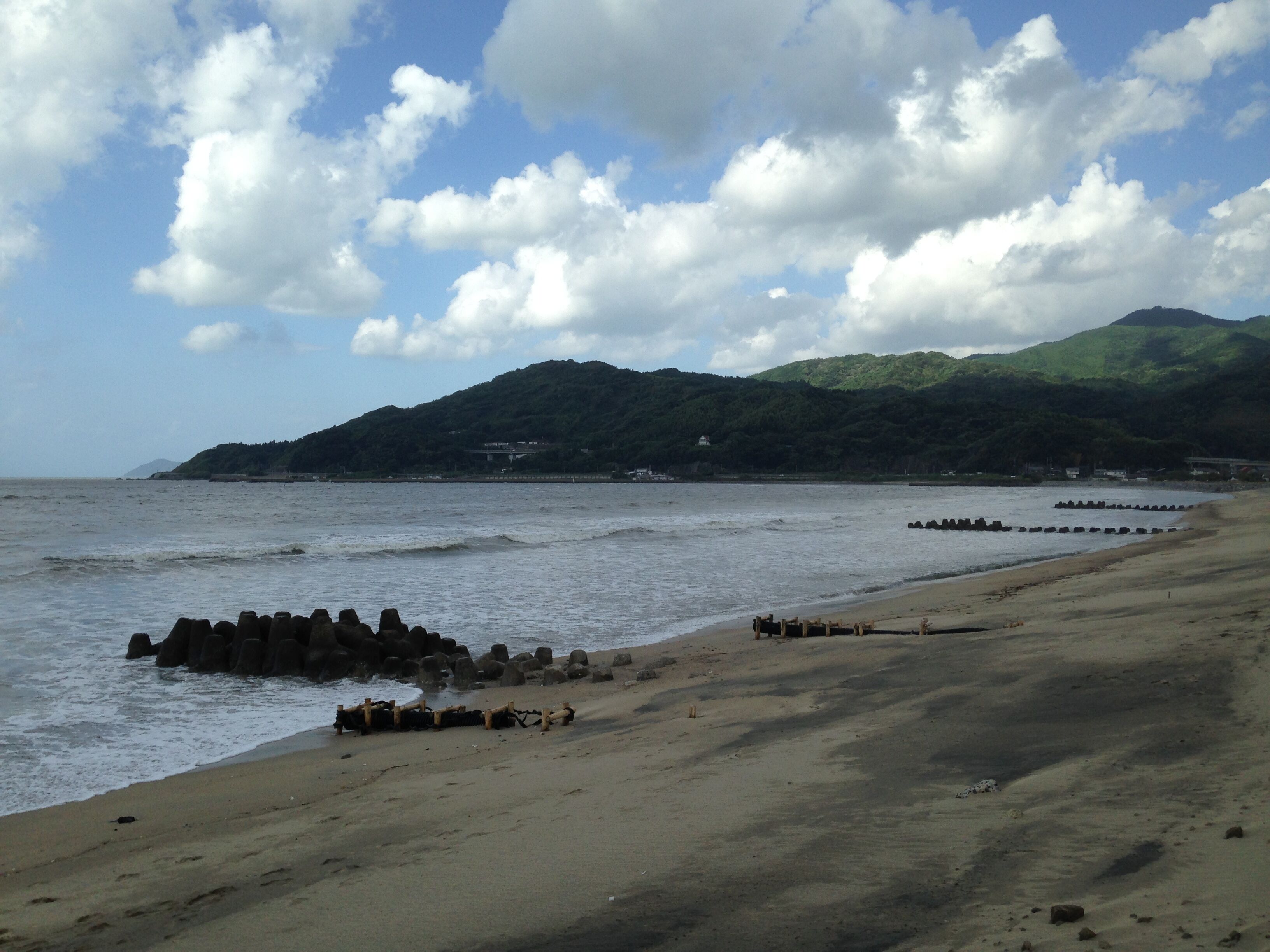 浜崎海水浴場より望む十坊山