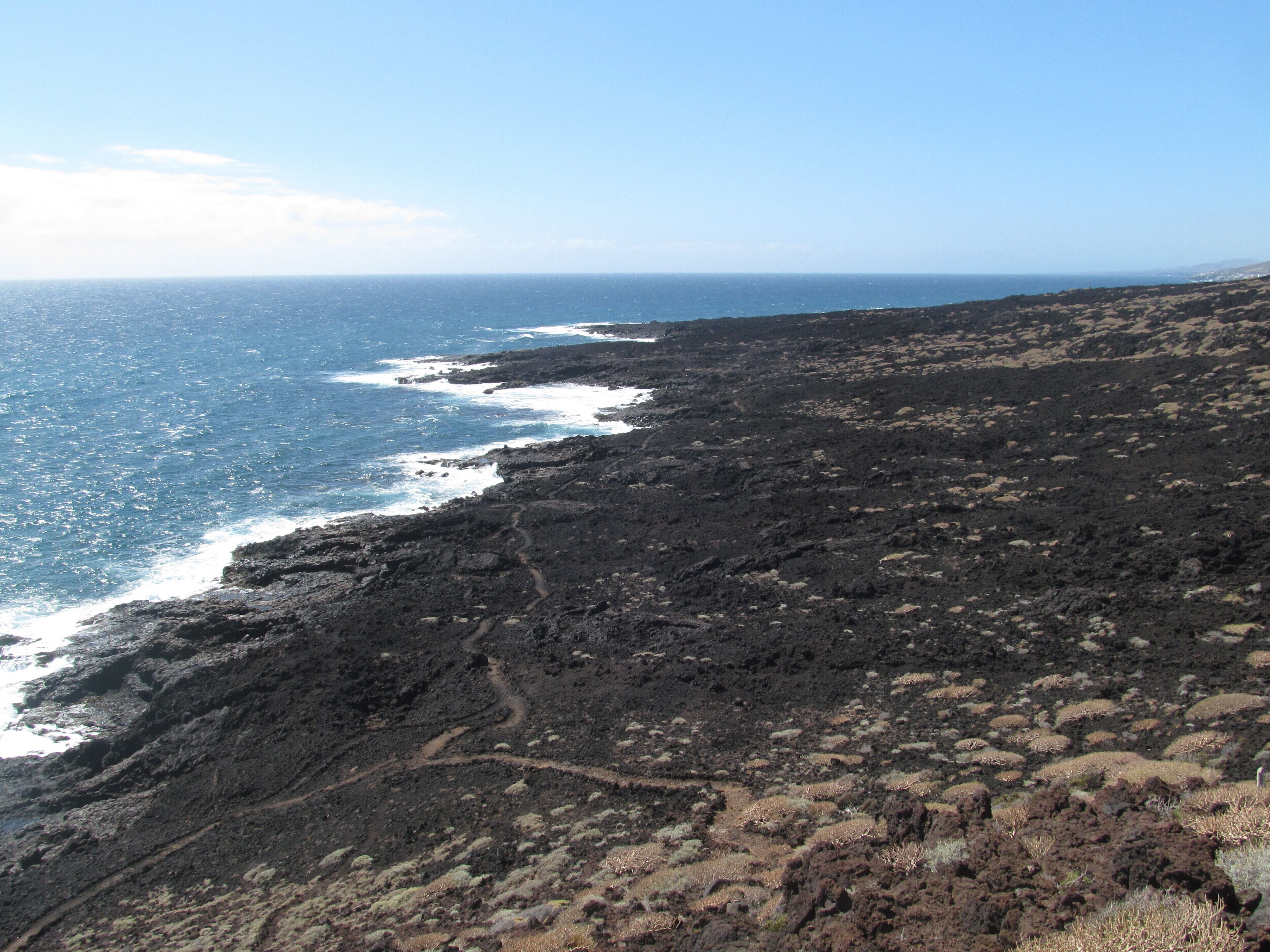 A través del campo de lava