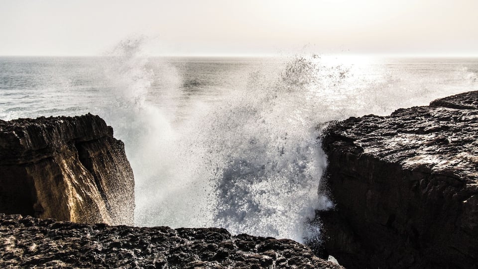 The angry ocean rises !