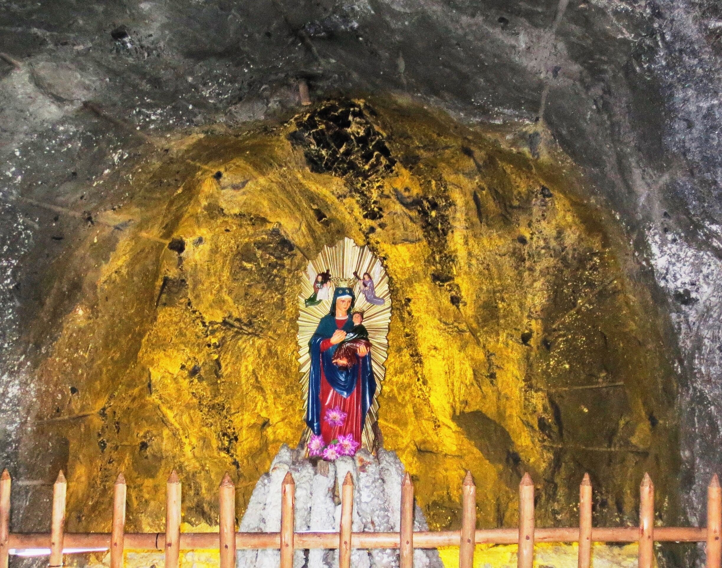 Mina De Sal De Nemocón.  

Madonna statue 

#architecture