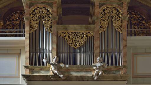 Polychromed woodcarved putti by Domëne Moling and organ in the parish church in La Val
