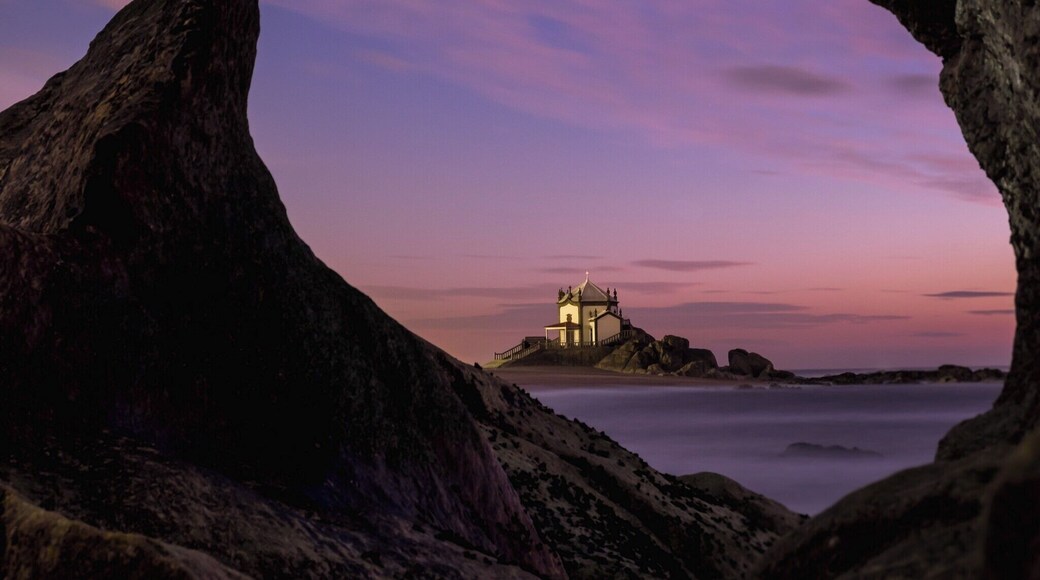 Sunset in Miramar beach. This beautiful beach has an old Chapel just right between the land and the sea.
#BeachTips