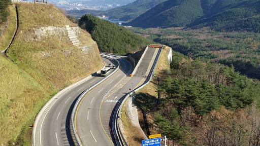 Emergency escape ramp on Misiryeong Penetrating Road, located at the middle of a downhill before Tollgate. The deep, loose gravel on the ramp allows vehicles that are having braking problems to stop safely.