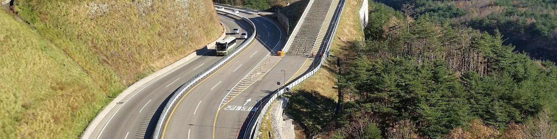 Emergency escape ramp on Misiryeong Penetrating Road, located at the middle of a downhill before Tollgate. The deep, loose gravel on the ramp allows vehicles that are having braking problems to stop safely.