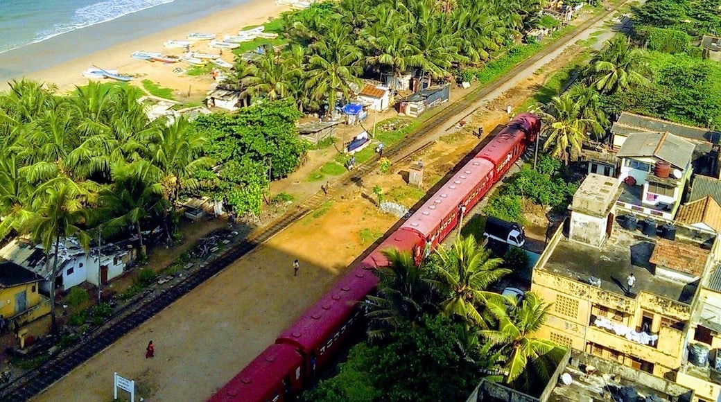 An unforgettable experience in Colombo is the seaside commuter railway line that then extends all the down the coast towards Galle. #LifeAtExpedia