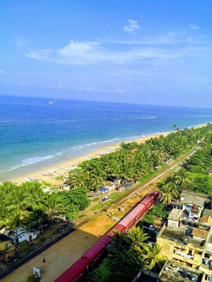 An unforgettable experience in Colombo is the seaside commuter railway line that then extends all the down the coast towards Galle. #LifeAtExpedia