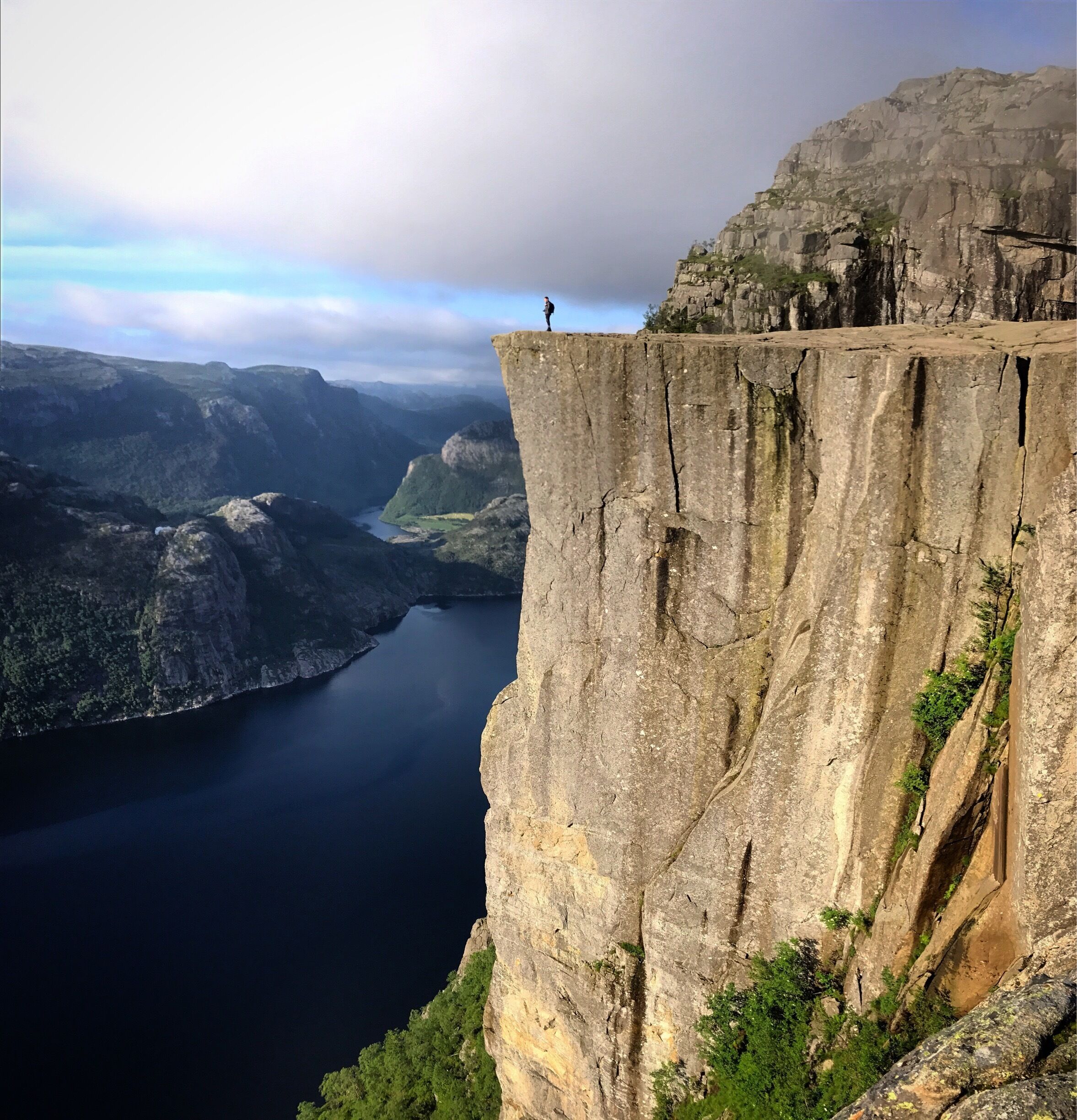 5am hikes are always worth it for views like this and an empty cliff top!