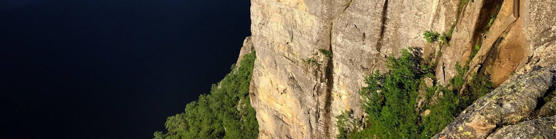 5am hikes are always worth it for views like this and an empty cliff top!