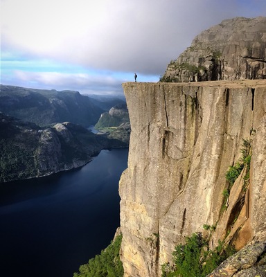 5am hikes are always worth it for views like this and an empty cliff top!