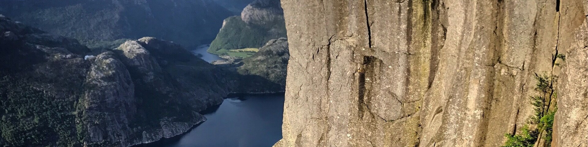 5am hikes are always worth it for views like this and an empty cliff top!