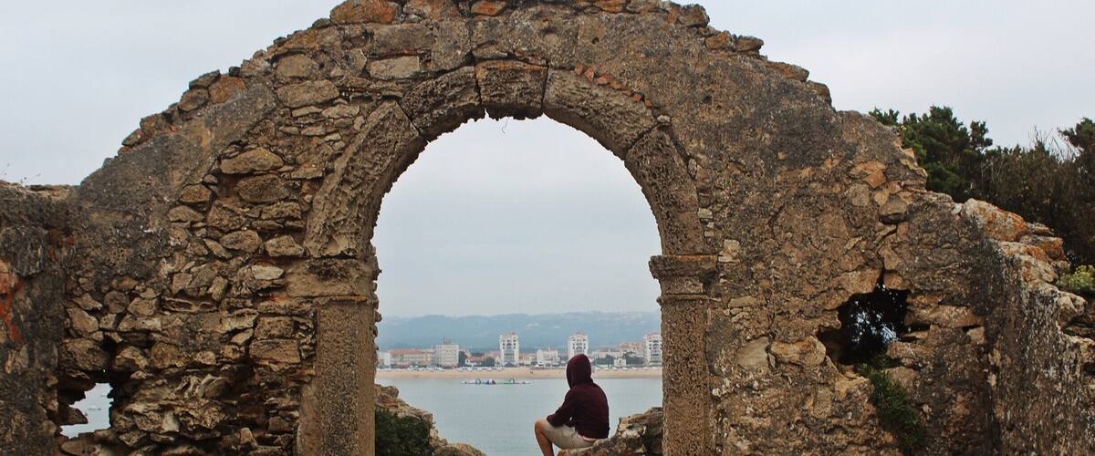 Ruínas da Capela de Sant'Ana.