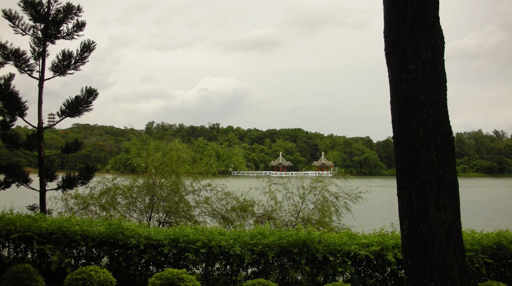 éèźäș Shung Lien Pavilions