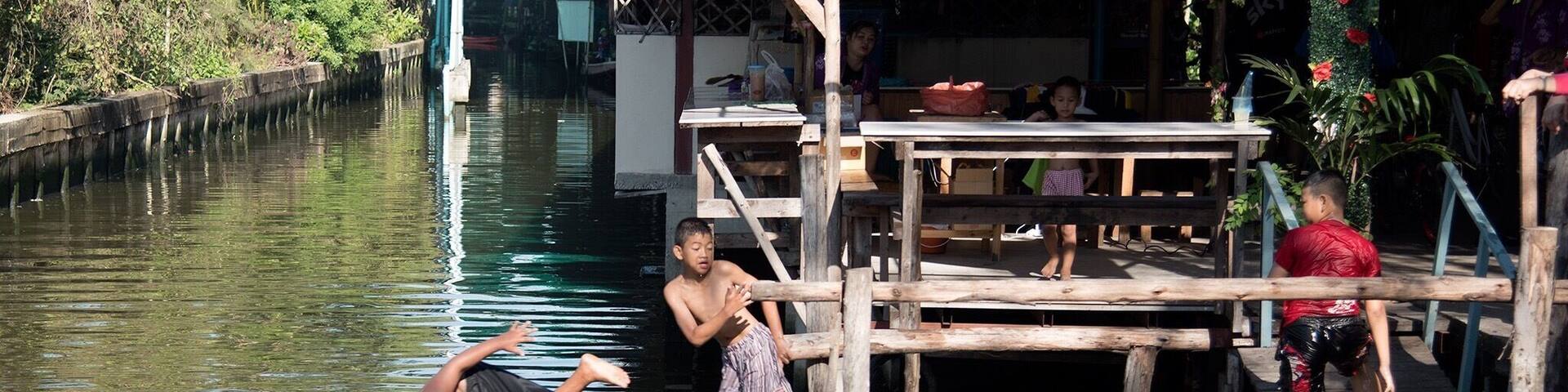 ตลาดบางน้ำผึ้ง