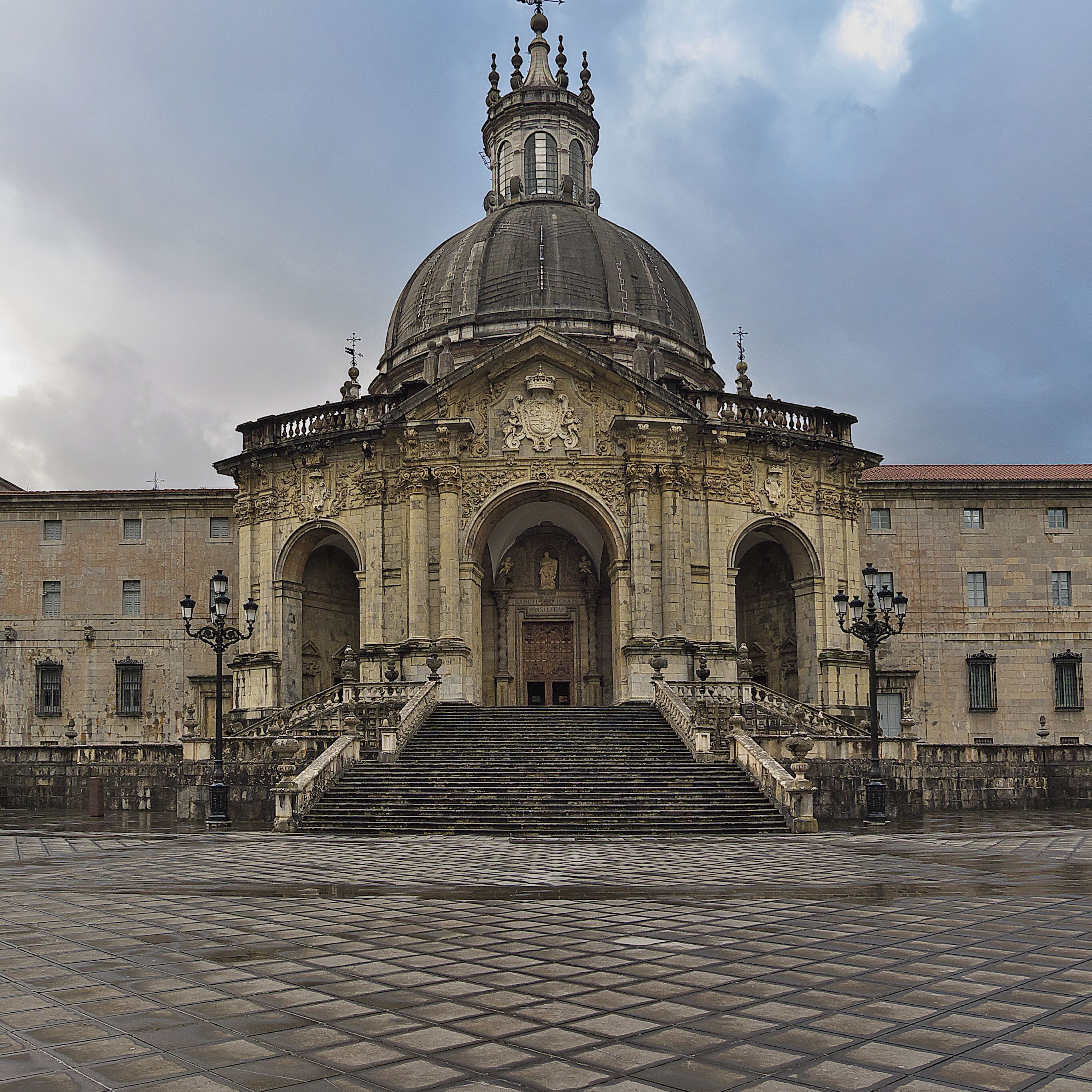Carlo Fontana proyecta el conjunto arquitectónico del Santuario de Loyola (1688)