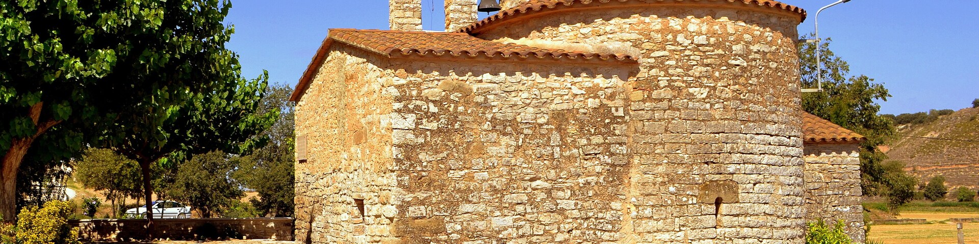 Curs avall del riu d'Ondara, s'escampa el poble de la Móra (10 habitants el 2005), que fou sufragani de Granyanella.