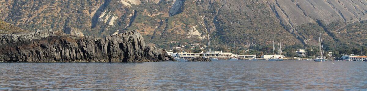 Sailing toward Porto di Ponente , along the coast of Vulcanello