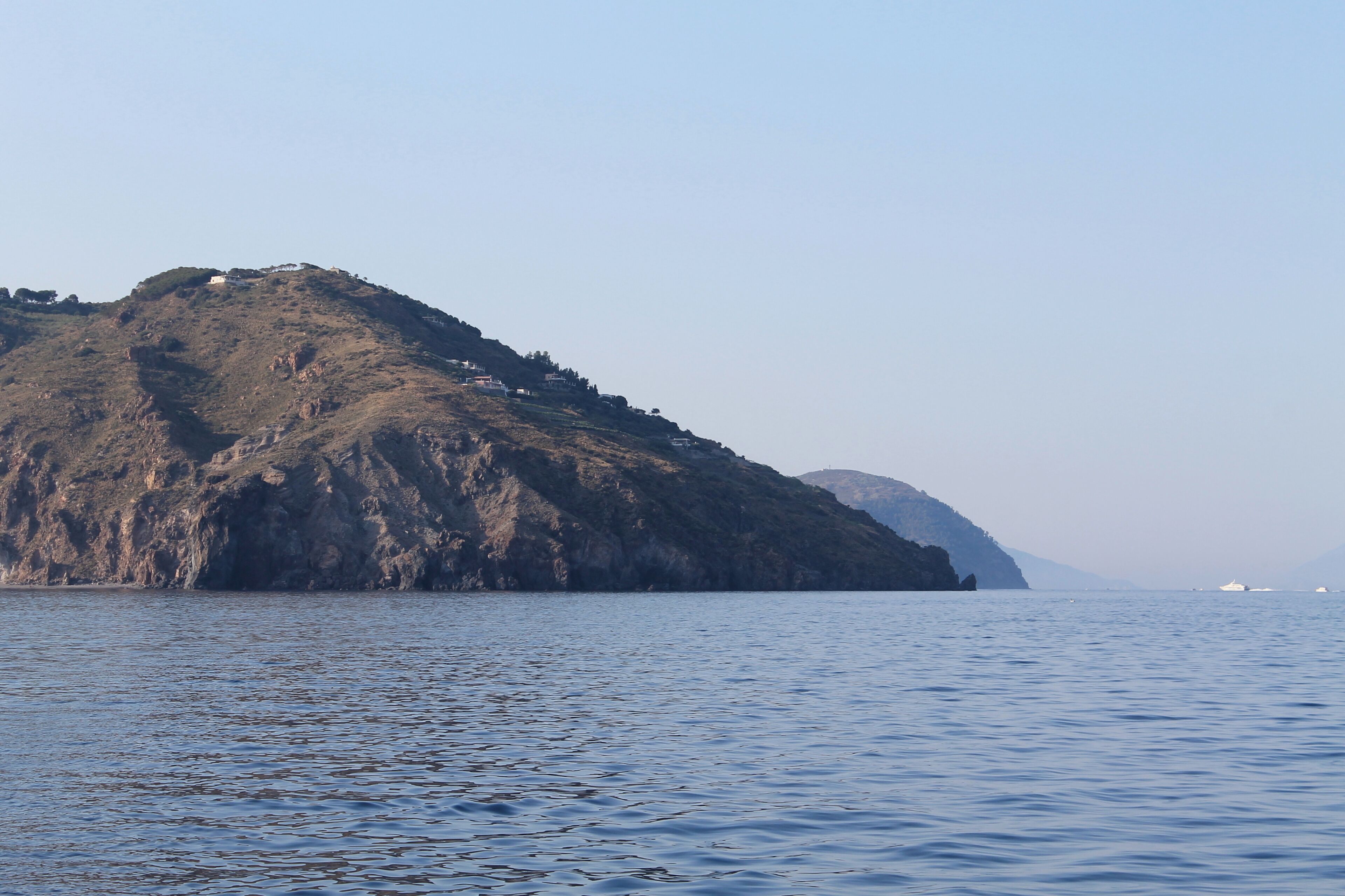 Sailing toward Porto di Ponente , along the coast of Vulcanello