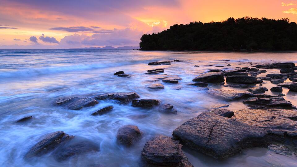 Seascape of Klong muang beach at sunset, Krabi, Thailand