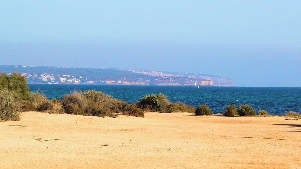 Cap Enderrocat i Cap Blanc desde Es Carnatge