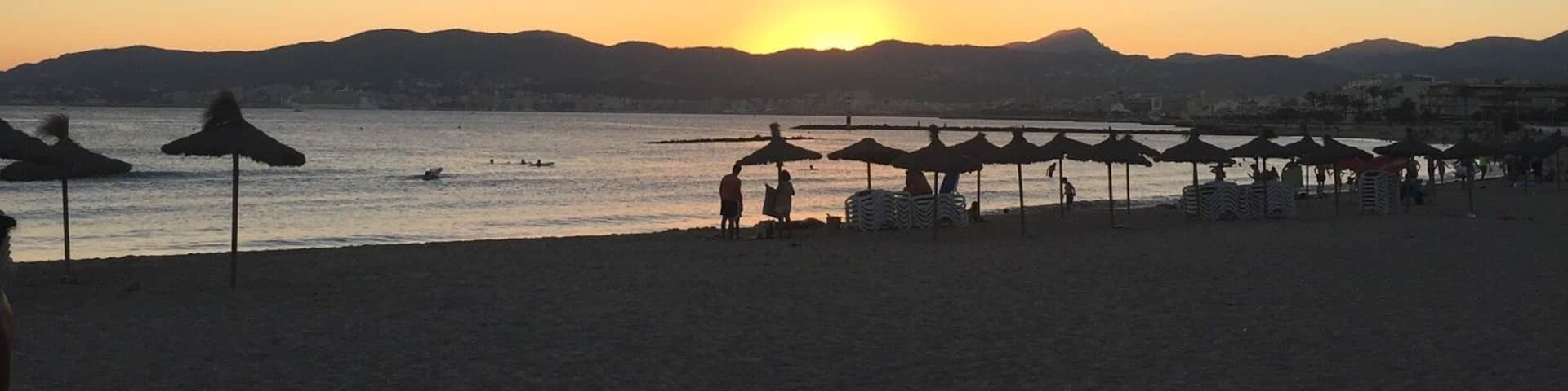 This beach is literally called “La playa Linda” (which means “the beautiful beach”). How true! As a tip, google the time of sunset for the area you’re in, wait for the sun to start hiding, and snapshot these amazing colors... #spain #lifeatexpedia