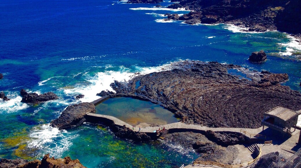 El Pozo de las Calcosas!!! Spectacular place!!! Lava and natural pools with clear and colorful waters. #hiking #colorful #waterlust