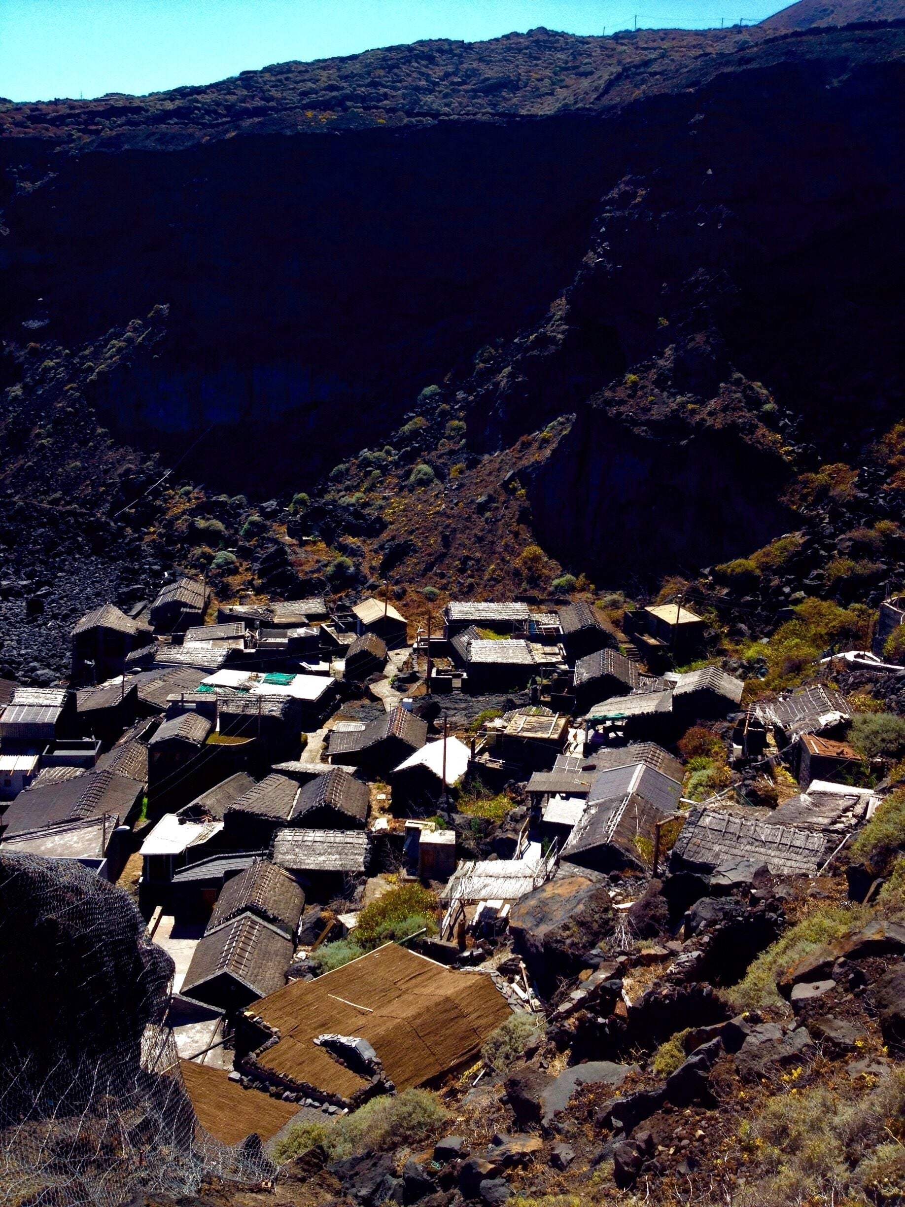 A very old fishermen village after of a 45 min of hicking on the cliffs. Spectacular views!!! #hiking #colorful